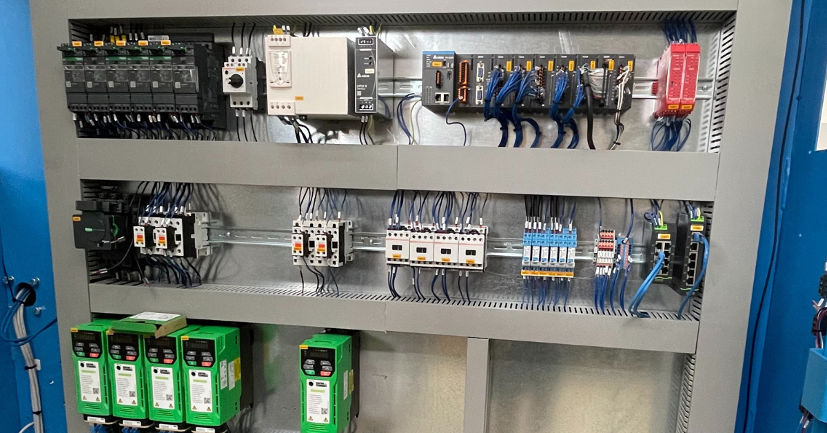 Cablaggio dei quadri elettrici bordo macchina